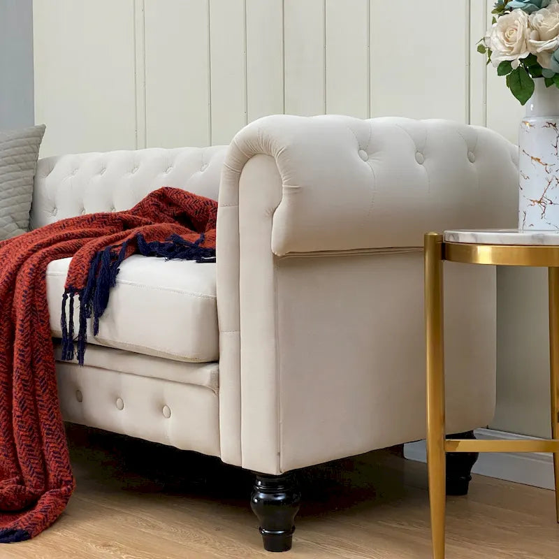 Canapé beige élégant - Velours 3 places avec boutons touffetés et pieds en bois