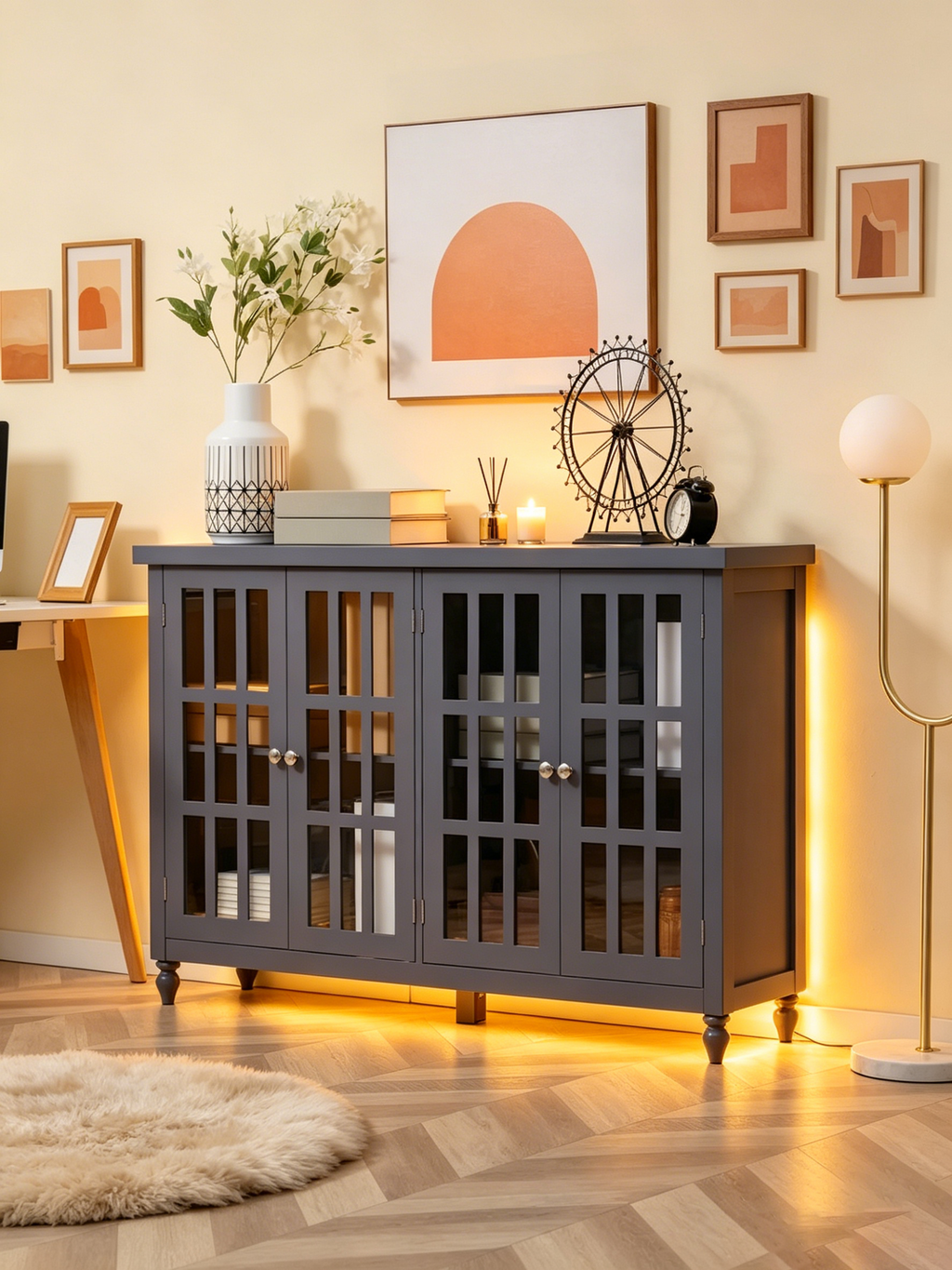 Buffet bahut moderne avec portes en verre trempé et étagères réglables