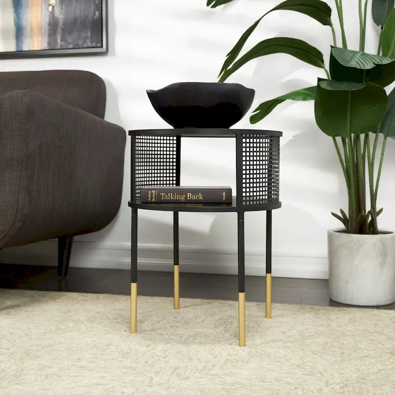 Table d'appoint ou table basse à structure géométrique ouverte en métal avec 1 étagère et pieds dorés