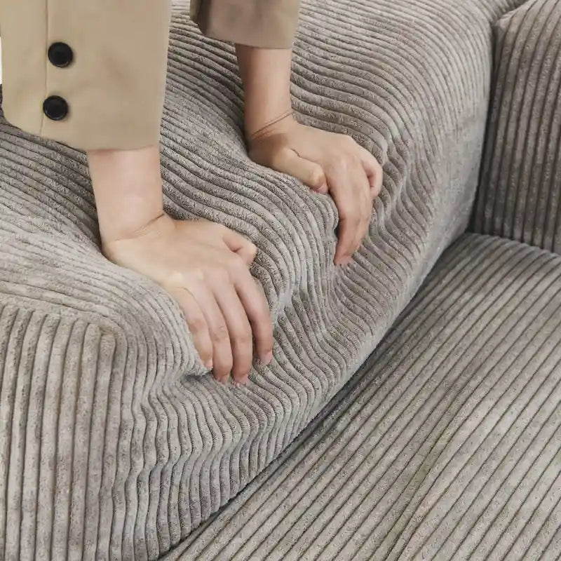 Canapé confortable en velours côtelé et assise profonde